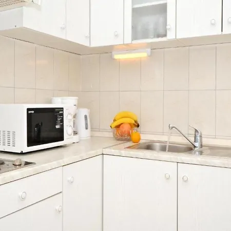 Zar Apartment *