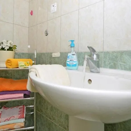 Zar Apartment *