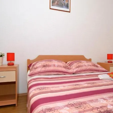 Zar Apartment *