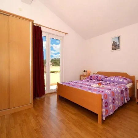 Apartment Zar Seget Vranjica